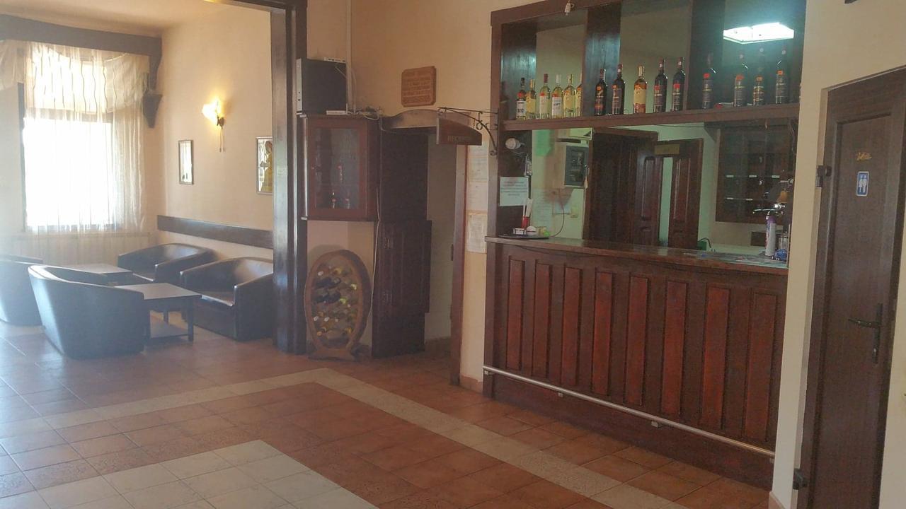 Motel Restaurant Lowe Deva Eksteriør billede